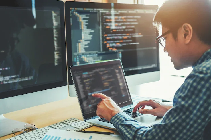 Qualifications of the best smart contract developer